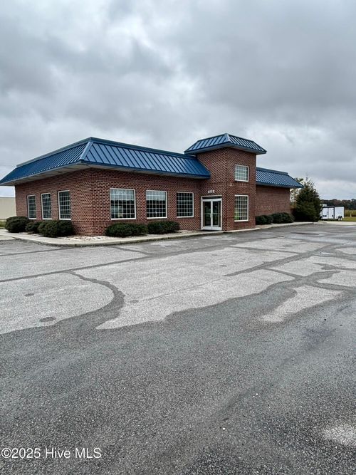 705 N Main St, Robersonville, NC, 27871-9556 | Card Image