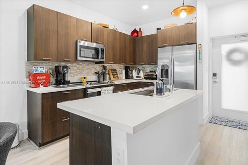 apt-309-8301 Nw 41st St, Doral, FL, 33166-6289 | Card Image