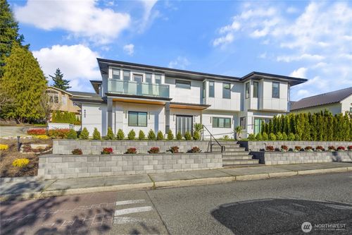 6402 106th Ave Ne, Kirkland, WA, 98033-7010 | Card Image