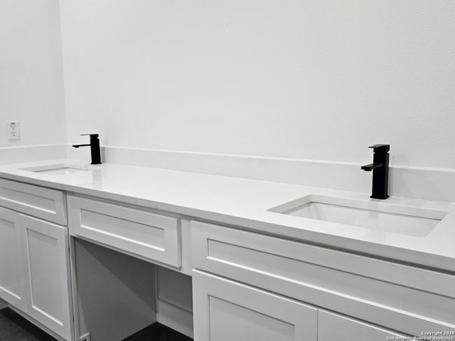 Primary Bathroom | Image 25