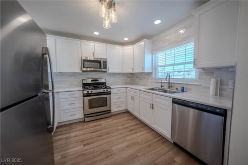 2881-2881 Violet Ln, Henderson, NV, 89074-2406 | Card Image