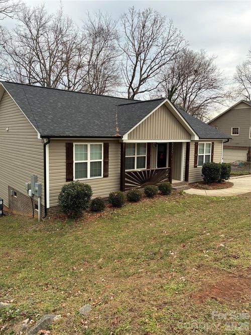 520 Hillandale St Ne, Concord, NC, 28025-3126 | Card Image