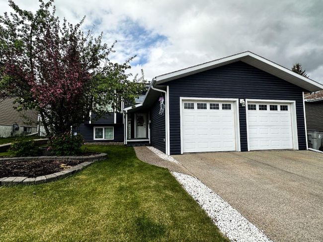 4722 43 Street, Home with 4 bedrooms, 3 bathrooms and 4 parking in Mayerthorpe AB | Image 1