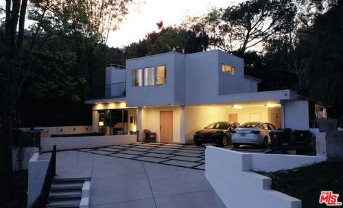 2690 Zorada Dr, Los Angeles, CA, 90046-1750 | Card Image