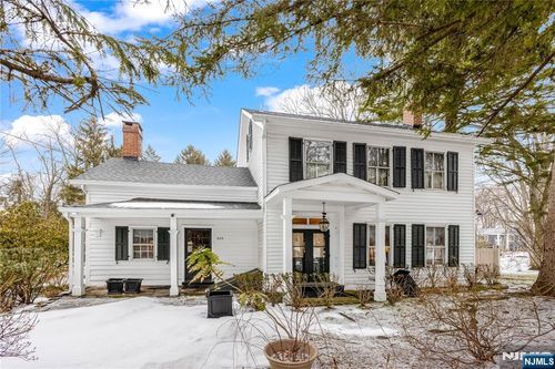 525 Franklin Ave, Franklin Lakes, NJ, 07417-2518 | Card Image