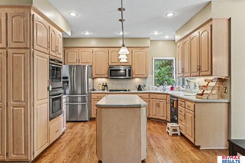 1022 Sherwood Ln, Papillion, NE, 68046-6246 | Card Image