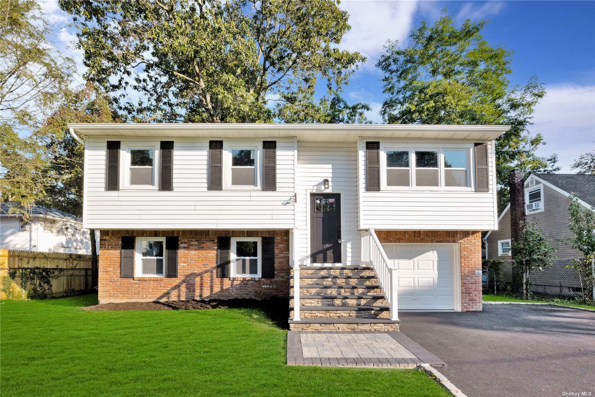 Linden St, Huntington, NY 11743