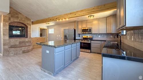 121 2nd W, East Carbon, UT, 84520-7706 | Card Image