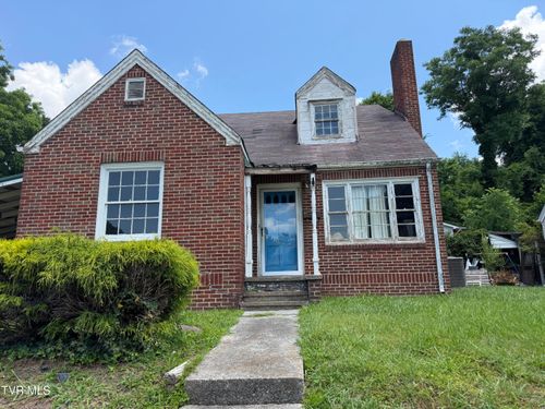 1017 Yadkin St, Kingsport, TN, 37660-4924 | Card Image