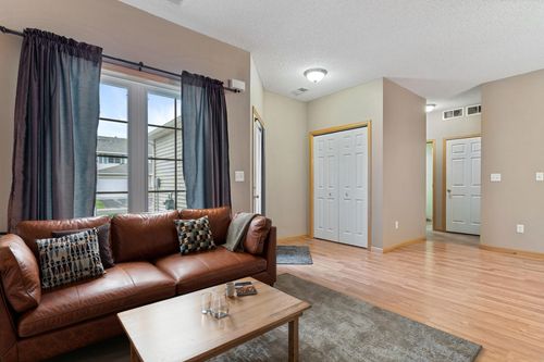 1520 Praha St Se, New Prague, MN, 56071-2471 | Card Image