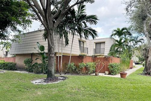 504-1700 Embassy Dr, West Palm Beach, FL, 33401-1913 | Card Image