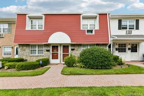 15 Springwood Dr, North Babylon, NY, 11703-5004 | Card Image