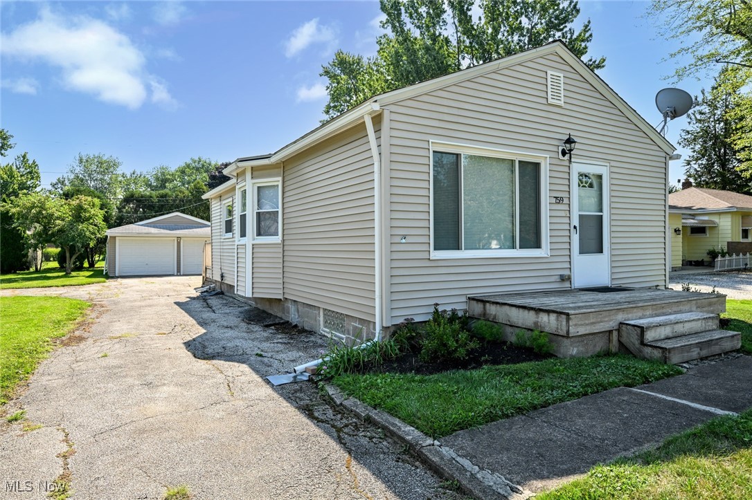 Oliver St, Sheffield Lake, OH 44054