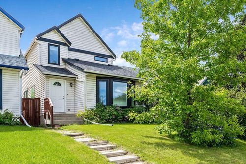 15 Woodmont Green Sw, Calgary, AB, T2W4Z3 | Card Image