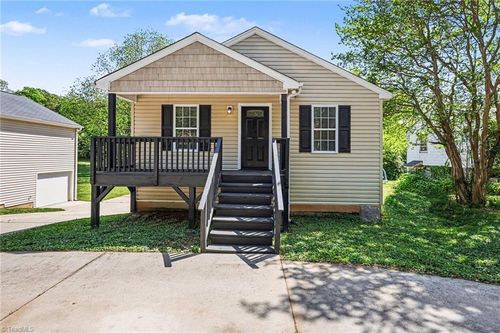 211 Turner St, Winston Salem, NC, 27104-3733 | Card Image