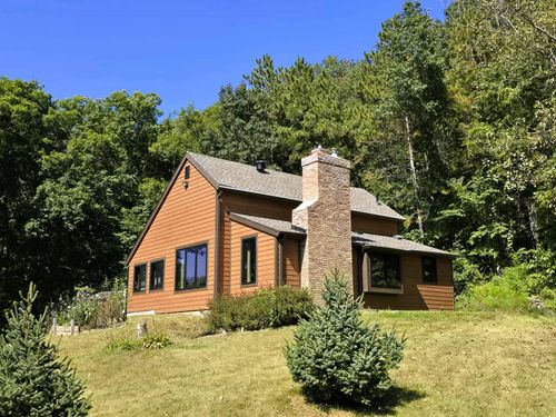 46748 Torgerson Rd, SOLDIERS GROVE, WI, 54655-7622 | Card Image