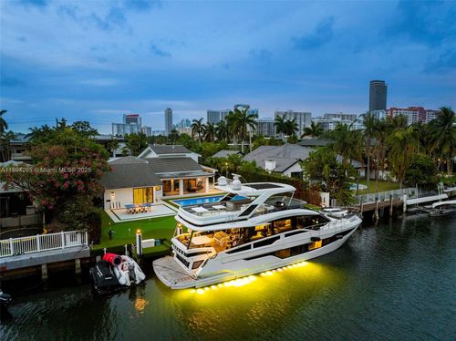 207 Holiday Dr, Hallandale Beach, FL, 33009-6515 | Card Image