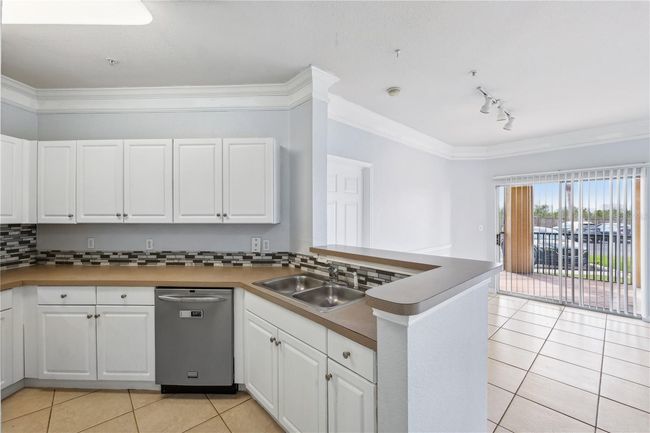 APT-102 - 4307 Bayside Village Dr, Condo with 2 bedrooms, 2 bathrooms and null parking in TAMPA FL | Image 9