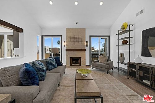 305-723 Westmount Dr, West Hollywood, CA, 90069-5167 | Card Image