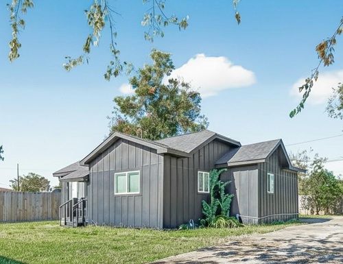 978 Saint Clair St, Houston, TX, 77088-6242 | Card Image