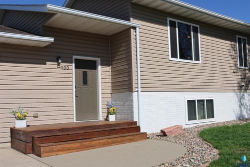 400 Sunrise Cir Circle, Garretson, SD, 57030 | Card Image