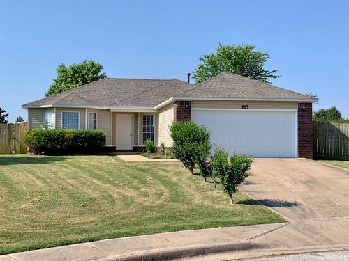565 Oakwoods Dr, Elkins, AR, 72727-8779 | Card Image