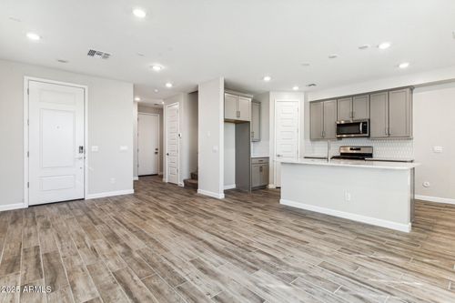 5819 E Covey Ln, Phoenix, AZ, 85054-5847 | Card Image