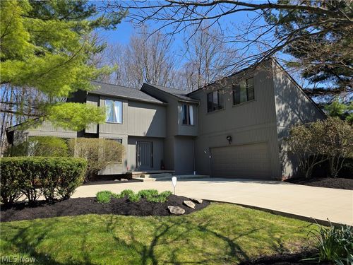 5009 Lansdowne Dr, Solon, OH, 44139-1226 | Card Image