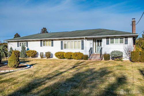 18 Cortelyou Ln, Somerset, NJ, 08873-5313 | Card Image