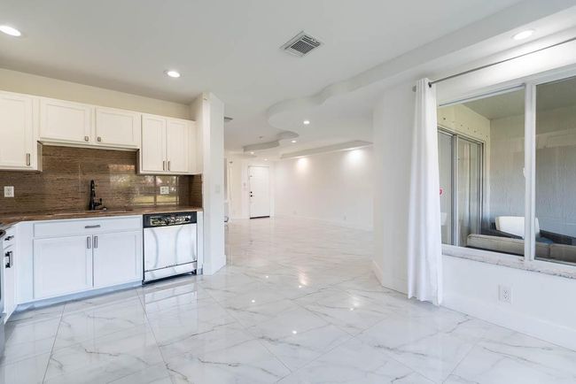 6408 Sandy Bank Ter, Condo with 3 bedrooms, 3 bathrooms and null parking in Riviera Beach FL | Image 7
