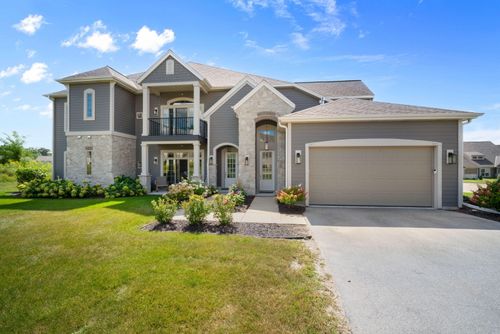 2853 Fox Lake Cir, Waukesha, WI, 53189-6512 | Card Image