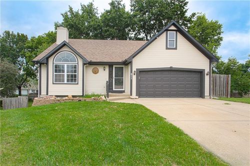 611 Ne Field Creek Dr, Blue Springs, MO, 64014-1447 | Card Image