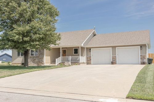 810 Robin St, Minneapolis, KS, 67467-1741 | Card Image