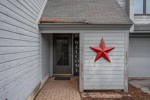 unit-4-5 Tsienneto Rd, Derry, NH, 03038-1556 | Card Image
