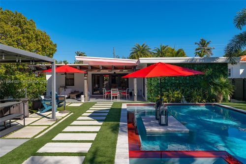 na-8030 Noremac Ave, Miami Beach, FL, 33141-1754 | Card Image