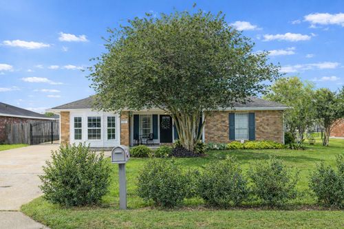 121 Rosedown Dr, Thibodaux, LA, 70301-2993 | Card Image