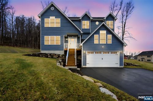 16 Mcdonald Ct, New Windsor, NY, 12553-6834 | Card Image