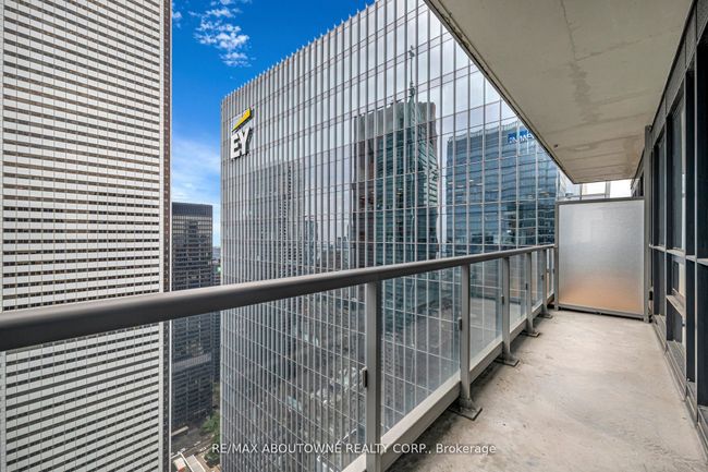 5210 - 70 Temperance St, Condo with 1 bedrooms, 1 bathrooms and null parking in Toronto ON | Image 25