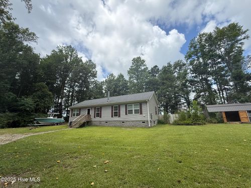 153 Country Club Ln, Newport, NC, 28570-6255 | Card Image