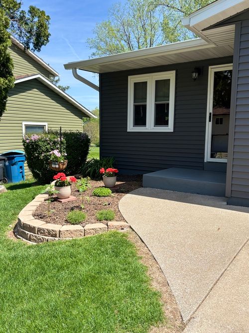 0-8317 10th St W, Rock Island, IL, 61201-7746 | Card Image