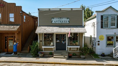 15 Nw Front St, Coupeville, WA, 98239-3444 | Card Image