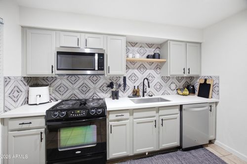 163-03402 N 32nd Street, Phoenix, AZ, 85018 | Card Image