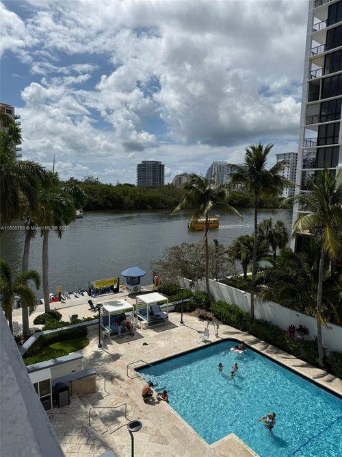 303-2670 E Sunrise Blvd, Fort Lauderdale, FL, 33304-3206 | Card Image