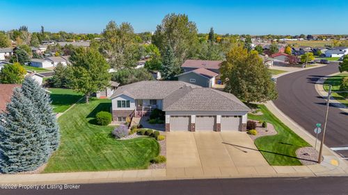761 8th Avenue Sw, Dickinson, ND, 58601 | Card Image