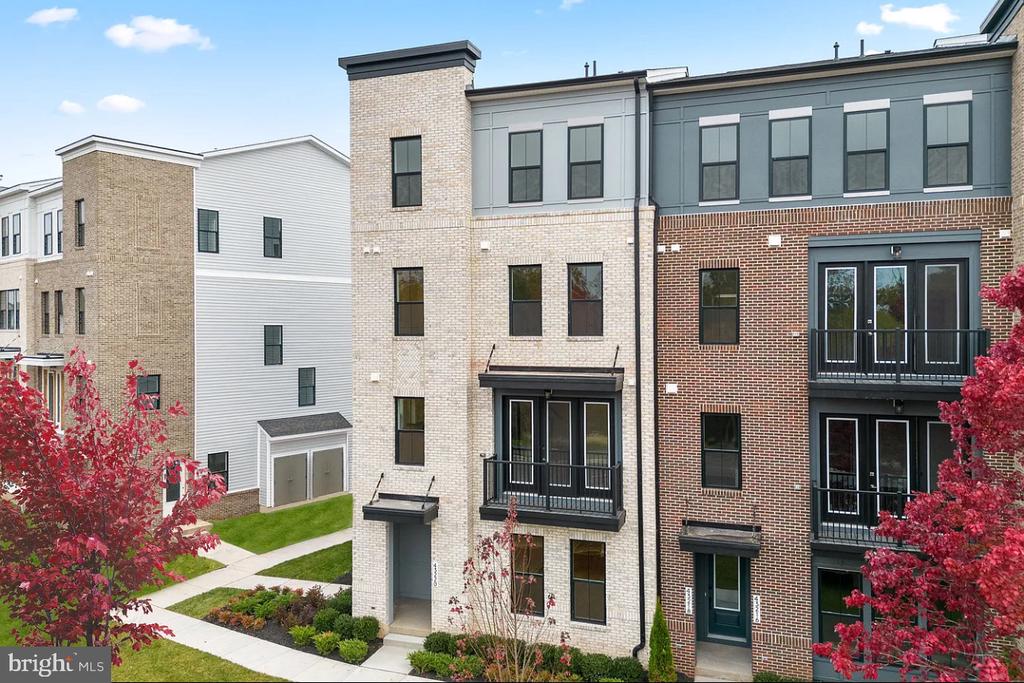 Residential Lease in BROADLANDS 4