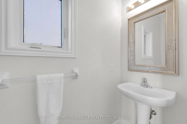 49 Lavallee Cres, House other with 6 bedrooms, 5 bathrooms and 4 parking in Brampton ON | Image 8