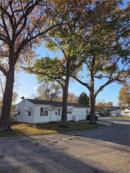 1711 Lockhart Ln, Osawatomie, KS, 66064-1638 | Card Image