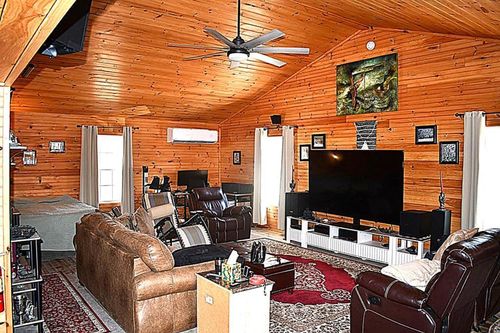 617 Pleasant Hill Cemetery Ln, Gainesboro, TN, 38562-5006 | Card Image