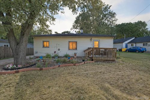 7474 River Vista St, Utica, MI, 48317-5450 | Card Image