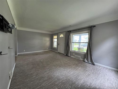 8045 Cadillac Ave, Warren, MI, 48089-2309 | Card Image
